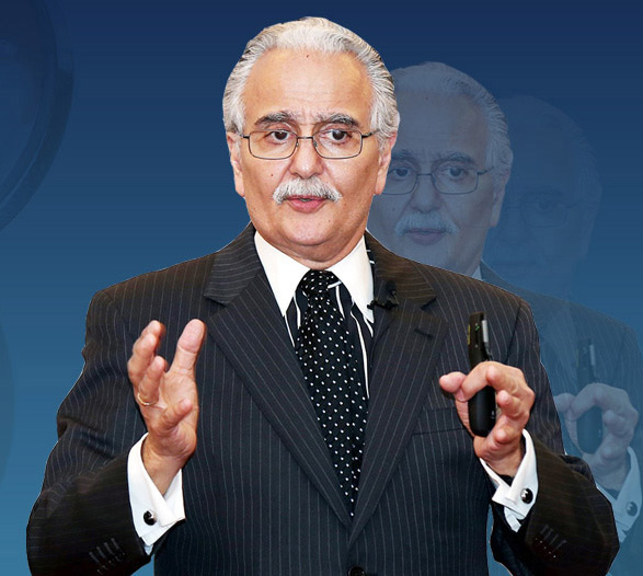 Dr. Joseph J. Massad teaching a clinical course